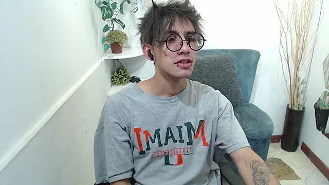 Snapshot of AaronBeer_ chatting on February 2026 11:33:01 AM AaronBeer online show from February 2026 11:33:01 AM