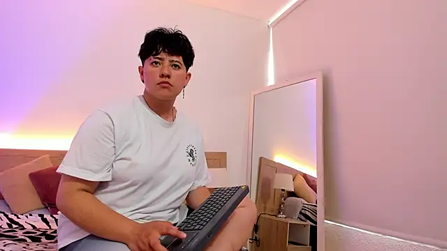 Snapshot of Gaia_n_Nix chatting on February 2026 08:09:01 PM Gaia n Nix online show from February 2026 08:09:01 PM