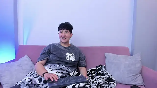 Gaia n Nix online show from April 2026 04:25:02 AM