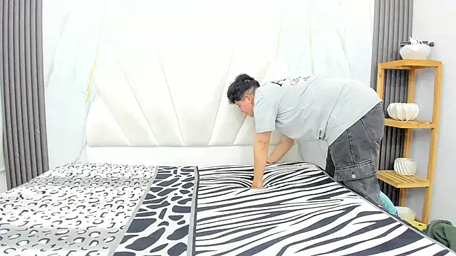 Gaia n Nix online show from April 2026 03:46:02 AM