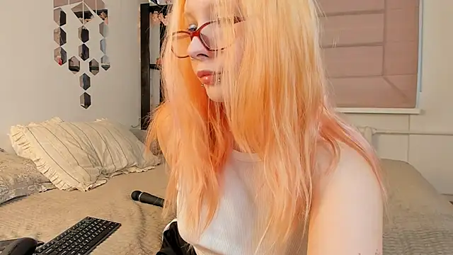 WarmAtEdges online show from April 2026 02:33:01 PM