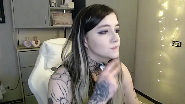 Rin Tozier online show from April 2026 01:07:01 AM