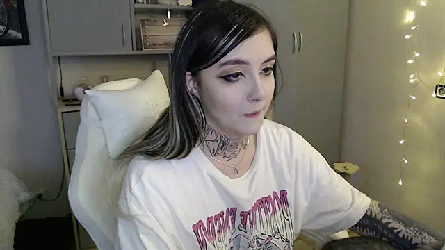 Rin Tozier online show from April 2026 01:31:02 AM