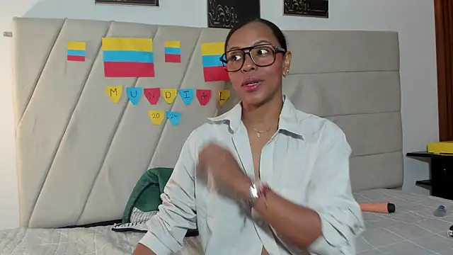 Snapshot of samaraa_smith1 chatting on July 2026 12:13:01 PM samaraa smith1 online show from July 2026 12:13:01 PM