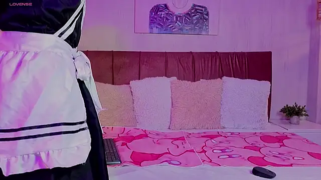 emma wilder  online show from April 2026 07:15:02 PM