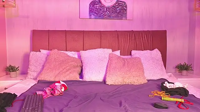 emma wilder  online show from April 2026 08:17:01 PM