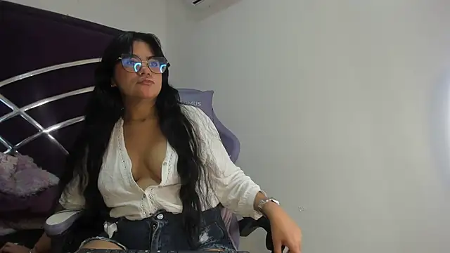 Snapshot of LunaScarleht chatting on February 2026 01:22:02 PM LunaScarleht online show from February 2026 01:22:02 PM