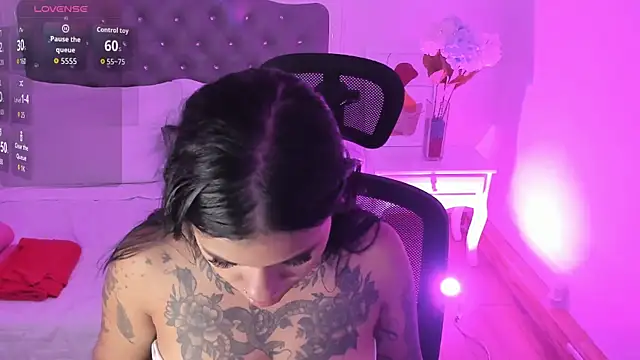 Snapshot of Aisha_Haddad chatting on February 2026 02:25:01 PM Aisha Haddad online show from February 2026 02:25:01 PM