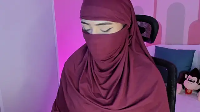 Snapshot of Aisha_Haddad chatting on February 2026 03:56:02 PM Aisha Haddad online show from February 2026 03:56:02 PM