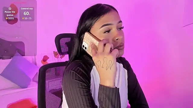 Snapshot of Aisha_Haddad chatting on February 2026 02:28:01 PM Aisha Haddad online show from February 2026 02:28:01 PM