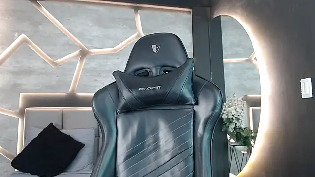 SinLickerr online show from February 2026 07:36:02 PM