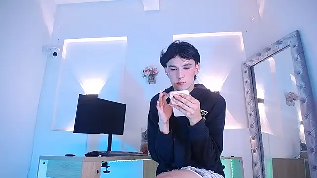 jullian ricci online show from June 2026 07:41:02 PM