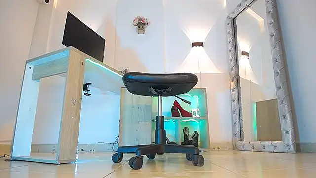 jullian ricci online show from April 2026 08:55:02 PM