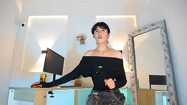 jullian ricci online show from May 2026 10:35:02 PM