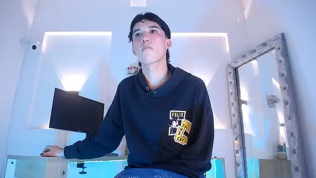 jullian ricci online show from June 2026 08:18:02 PM