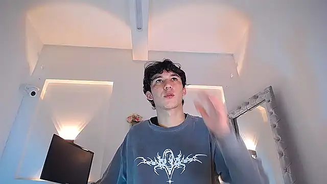 jullian ricci online show from April 2026 08:22:02 PM