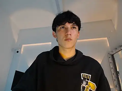 jullian ricci online show from April 2026 08:54:01 PM