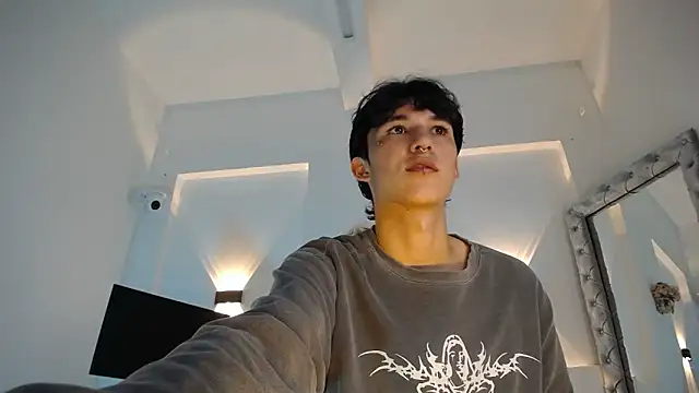 jullian ricci online show from April 2026 08:21:01 PM