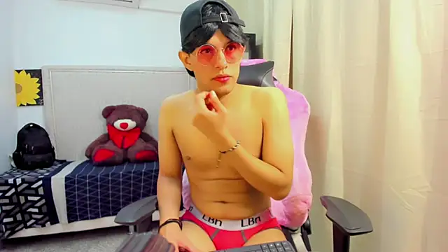 Top and bottom online show from March 2026 09:05:02 PM