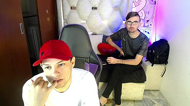 Top and bottom online show from March 2026 08:25:02 PM