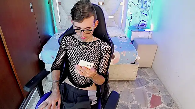 Top and bottom online show from March 2026 08:24:02 PM