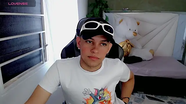 Top and bottom online show from April 2026 08:59:01 PM