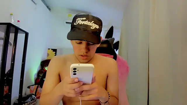 Top and bottom online show from April 2026 08:01:02 PM