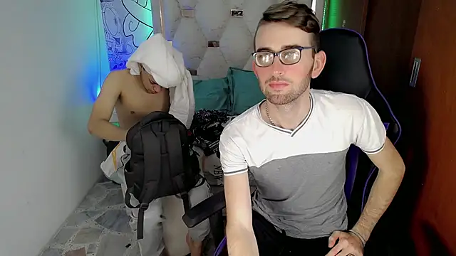 Top and bottom online show from February 2026 08:06:01 PM