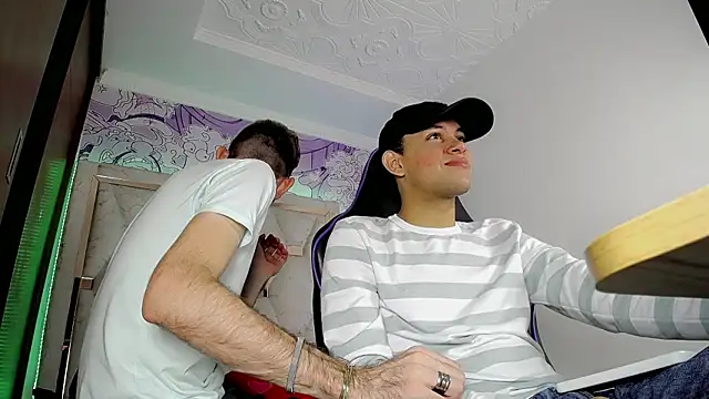 Top and bottom online show from March 2026 08:14:01 PM