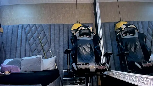 CloheBell online show from March 2026 06:23:02 PM