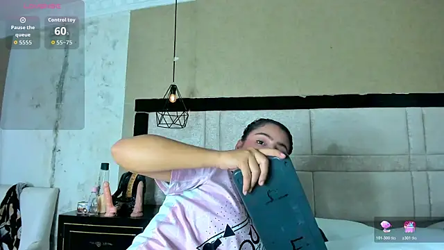 CloheBell online show from April 2026 03:49:01 PM