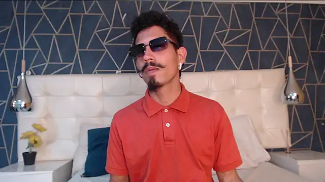 NoaahTylor online show from February 2026 07:56:01 PM