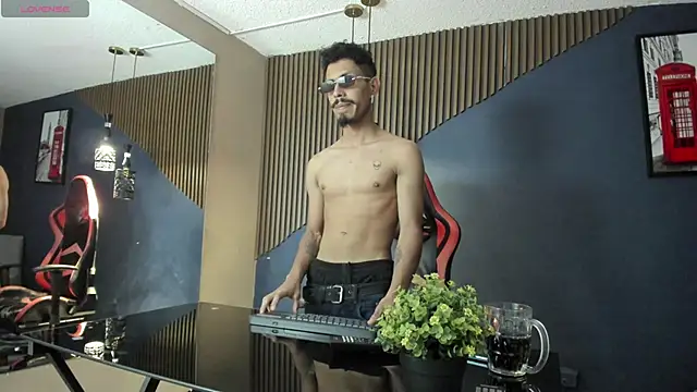 NoaahTylor online show from March 2026 08:16:01 PM