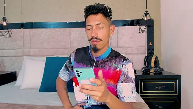 NoaahTylor online show from March 2026 06:59:02 PM