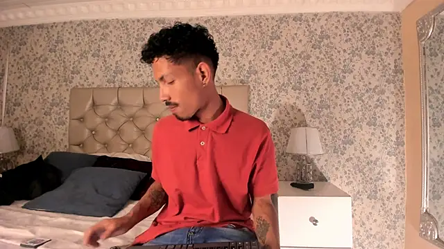 NoaahTylor online show from April 2026 04:03:01 AM