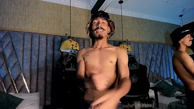 NoaahTylor online show from March 2026 07:37:02 PM