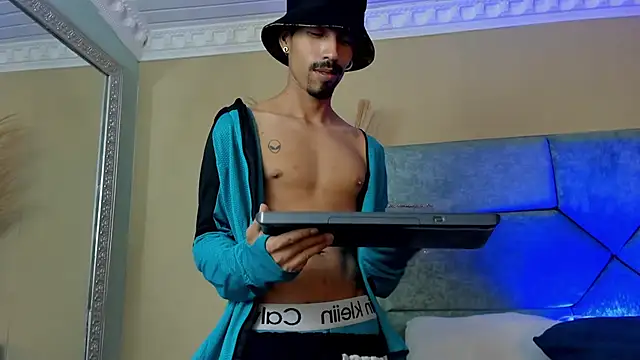NoaahTylor online show from June 2026 04:40:02 AM