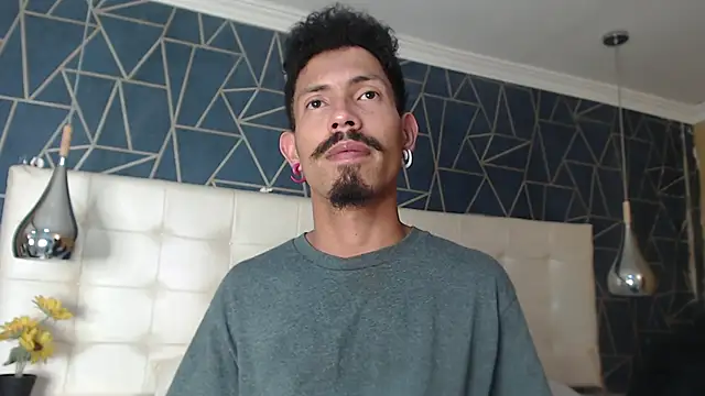 NoaahTylor online show from February 2026 08:19:02 PM