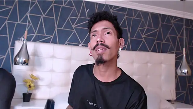 NoaahTylor online show from February 2026 08:11:02 PM