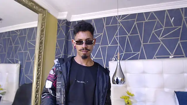 NoaahTylor online show from February 2026 07:59:02 PM