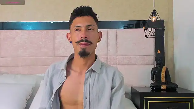 NoaahTylor online show from March 2026 07:41:01 PM