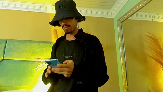 NoaahTylor online show from June 2026 04:18:01 AM