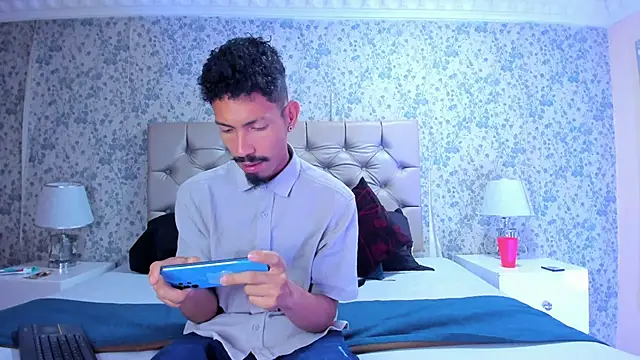 NoaahTylor online show from March 2026 06:12:02 PM