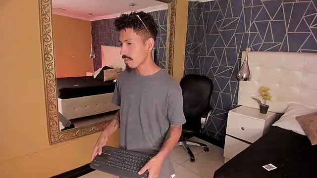 NoaahTylor online show from March 2026 09:14:01 PM