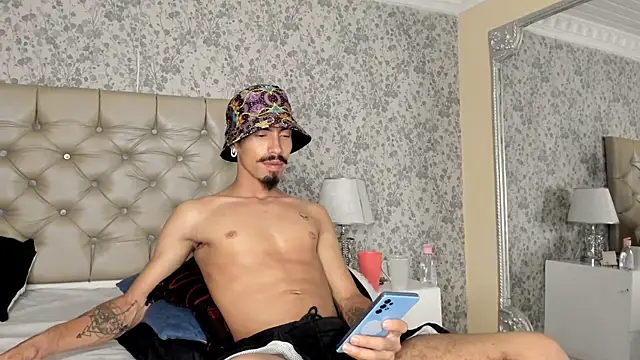 NoaahTylor online show from April 2026 08:26:01 AM