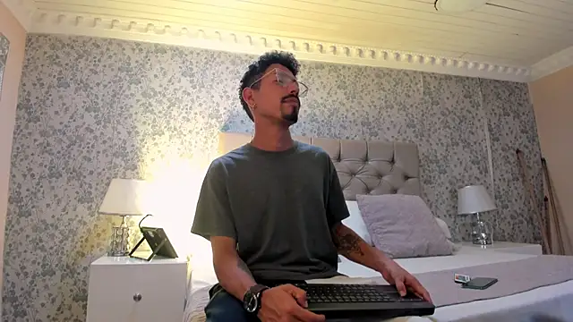 NoaahTylor online show from July 2026 04:28:02 AM
