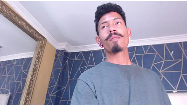 NoaahTylor online show from February 2026 08:05:02 PM