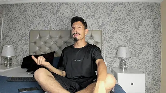 NoaahTylor online show from March 2026 08:07:01 PM