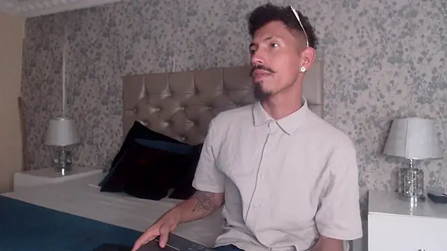 NoaahTylor online show from March 2026 08:11:01 PM