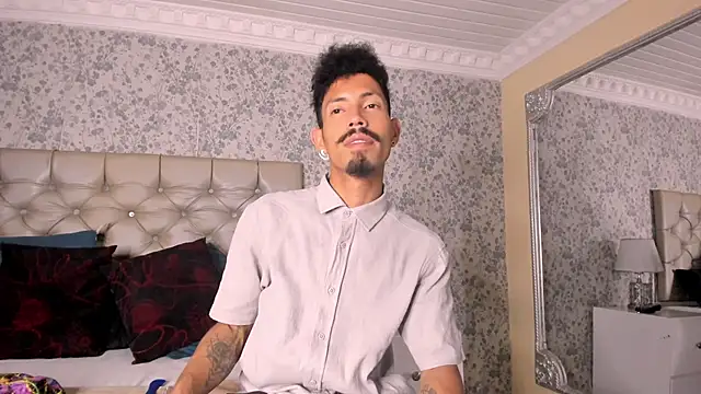 NoaahTylor online show from April 2026 08:26:02 PM